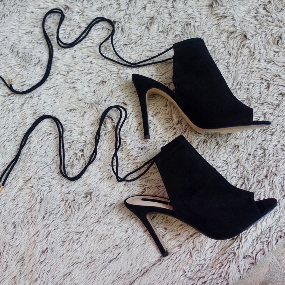 Black Lace up Sued Peep-toe Heels